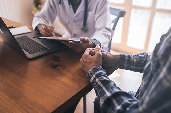 Kapan Herpes Kelamin pada Pria Harus Diperiksakan ke Dokter?