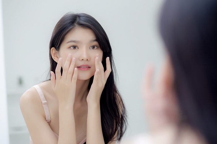 Cara Tepat Mengembalikan Kelembapan Kulit Kering