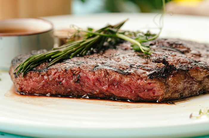 Kenali Istilah Kematangan Daging Steak dan Nutrisinya