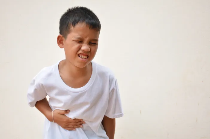 Ibu, Ketahui Penyebab Asam Lambung Naik pada Anak