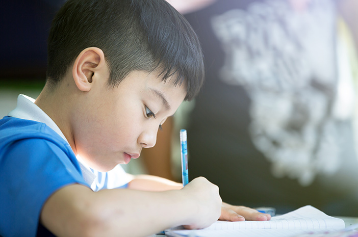 4 Jenis Penerangan yang Baik untuk Mata Anak