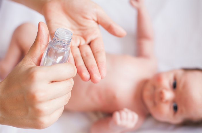 Ibu, Ketahui 8 Manfaat Kemiri untuk Rambut dan Kulit Bayi