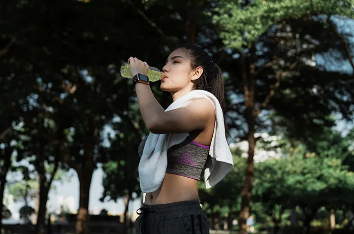 Cek Fakta: Benarkah Minuman Berenergi Diperlukan Saat Berolahraga?