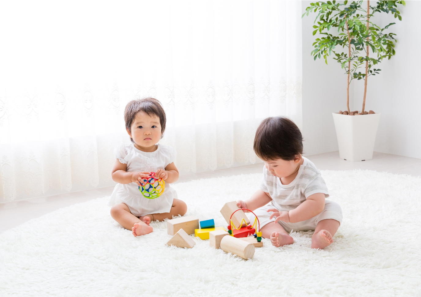 Bukan Cuma Melembapkan Kulit, Ini 4 Manfaat Baby Oil untuk Bayi