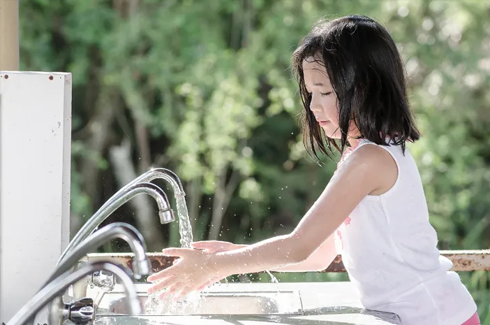 5 Cara Melatih Anak untuk Rajin Mencuci Tangan