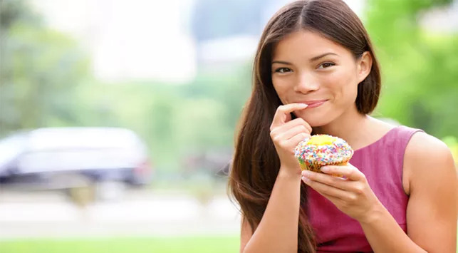 Kenapa PMS Membuat Wanita Jadi Doyan Makan?