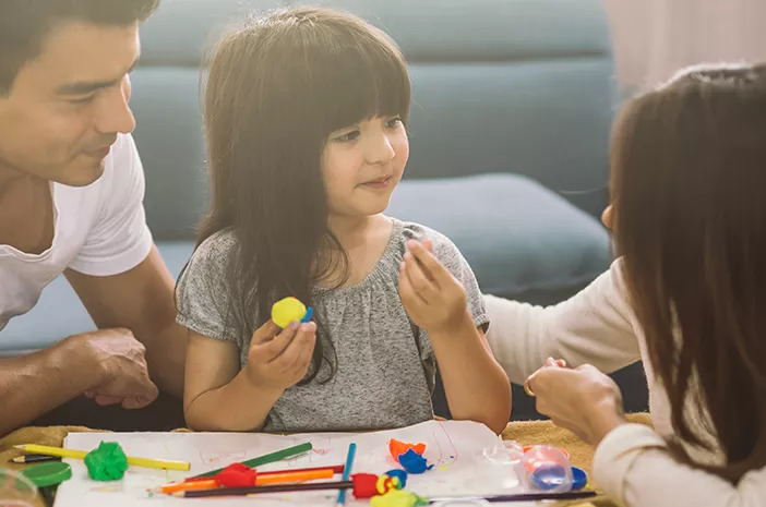 6 Cara Membangun Komunikasi yang Baik dengan Anak Autisme