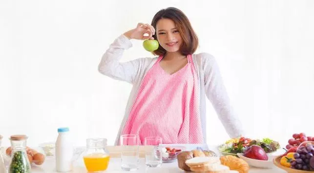 Makanan yang Harus Dihindari Ibu Hamil saat Berbuka Puasa