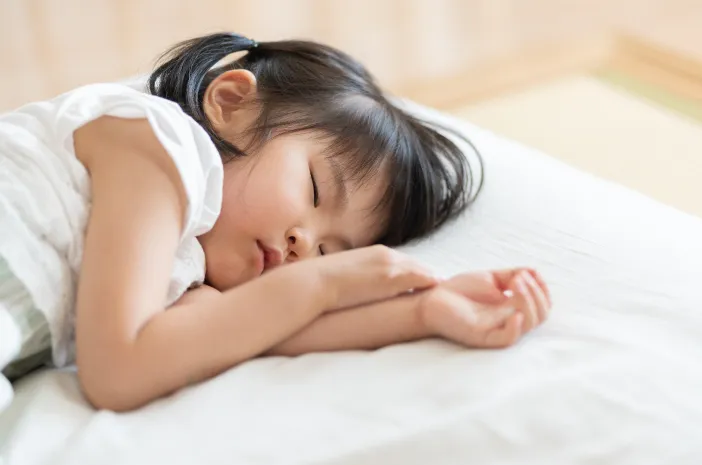 Ini 4 Cara Mudah Membujuk Si Kecil yang Susah Tidur Siang