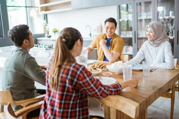 8 Cara Mengusir Kantuk Setelah Makan Siang