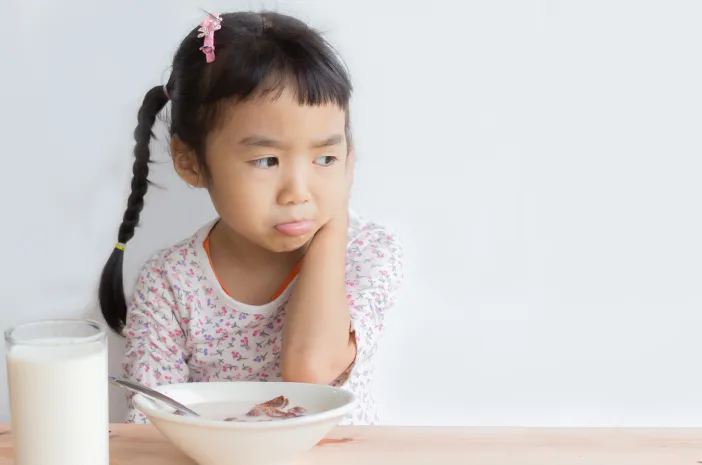 7 Tips Agar Anak Tidak Pilih-Pilih Makanan