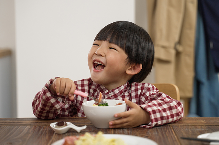 Дети едят мороженое. Japanese kids eat a good. Japanese kids eat a good. Japanese kids eat a good. Japanese kids eat a good.