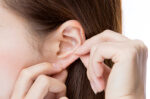 Cara Efektif Membersihkan Penumpukan Ear Wax