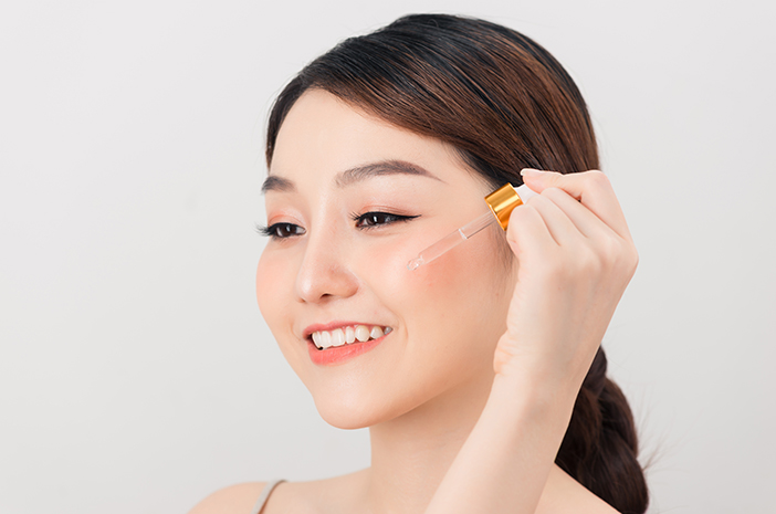 Kenali Berbagai Manfaat Essence dalam Rangkaian Skincare