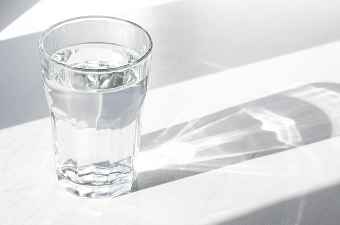 3 Ciri-Ciri Air Minum Sehat yang Tak Terkontaminasi Tinja