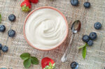 4 Manfaat Yoghurt Plain bagi Kesehatan Pencernaan