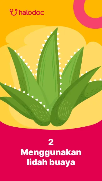 Bayi baru lahir dengan kepala dicukur bersih saat tradisi aqiqah untuk membersihkan kulit kepala