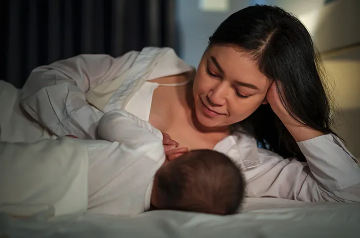 Ibu, Ini 4 Posisi Menyusui Bayi Baru Lahir yang Bisa Dicoba