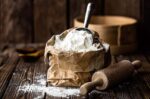 tepung terigu protein sedang