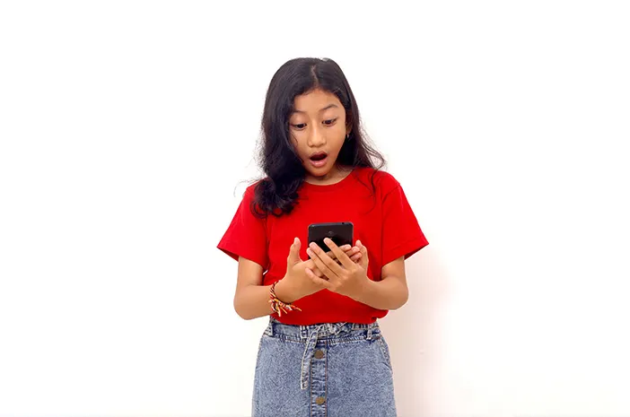 Bahaya Doomscrolling untuk Kesehatan Mental Anak