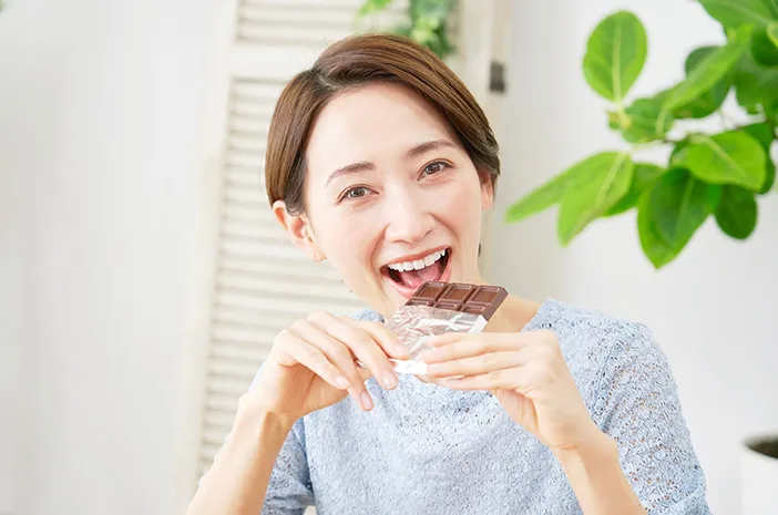 5 Tips Mengonsumsi Coklat Agar Tak Merusak Gigi