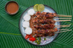 Sate ayam adalah hidangan lezat yang terdiri dari daging ayam tusuk dan panggang dengan bumbu gurih, manis, serta pedas.