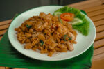 Kwetiau goreng adalah hidangan kuliner khas Indonesia yang bercita rasa gurih.