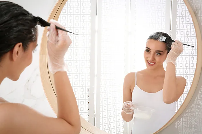 Ini 9 Cara Simpel dan Aman Bleaching Rambut Sendiri di Rumah