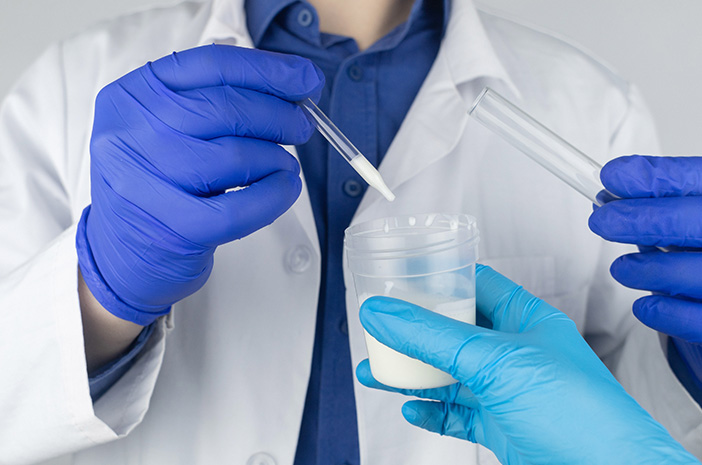 Eri kelib spermani yaladi