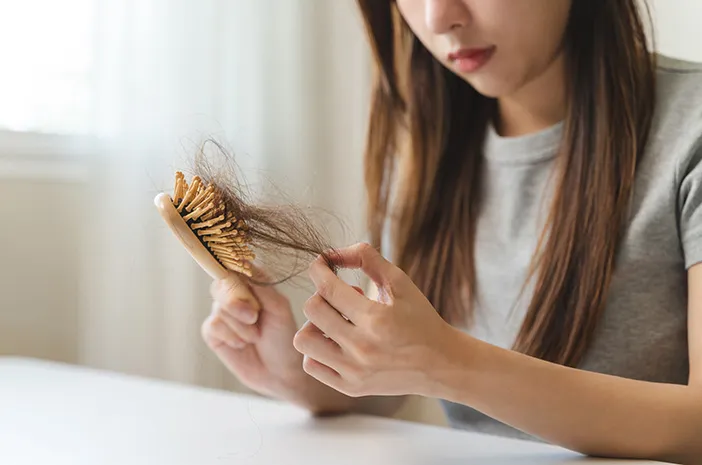 Ini 5 Cara Efektif untuk Mengatasi Rambut Rontok saat Menyusui
