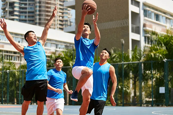 Gerakan Berputar dengan Bertumpu pada Satu Kaki di Permainan Basket