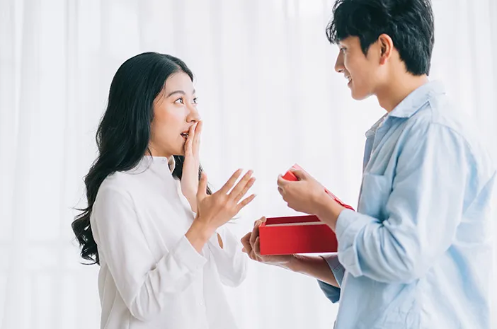 Mengenal Love Language Receiving Gifts dan Contohnya