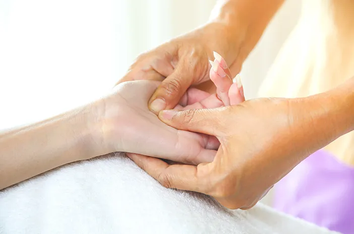 Titik Pijat Batuk Berdahak: Panduan untuk Meredakan Gejalanya