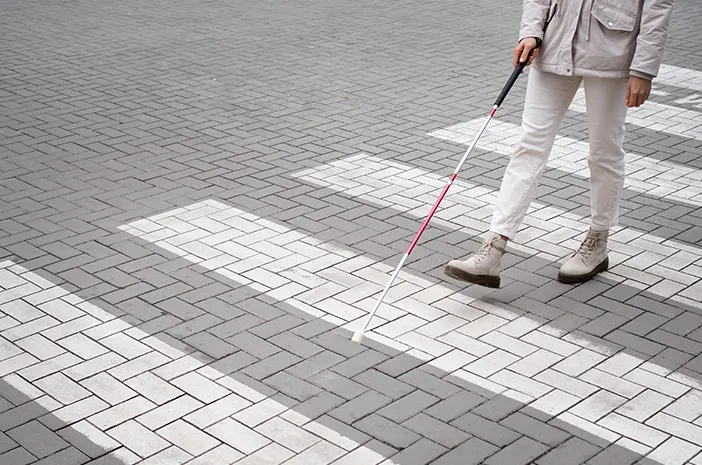 Tunanetra: Definisi, Tingkat, dan Dukungan