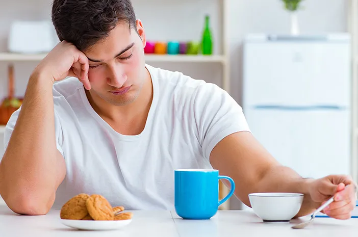 Mengantuk Setelah Makan? Ini Penyebabnya