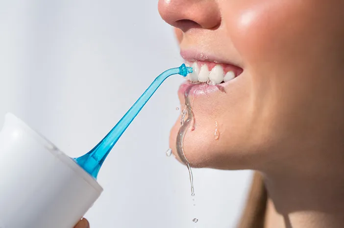 Water Flosser: Pengertian, Manfaat, dan Cara Menggunakannya