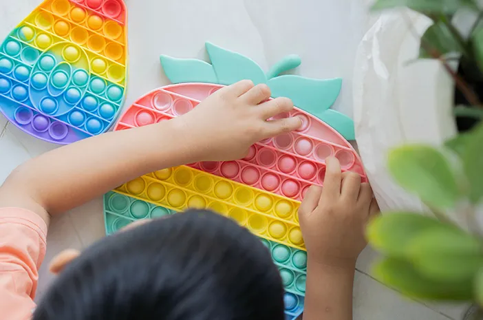Ini Manfaat Mainan Pop It yang Perlu Diketahui