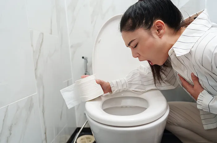 Muntah Kuning Pahit? Ini Penyebab dan Cara Mengatasinya