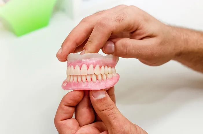 Apakah Pasang Gigi Palsu Bisa Ditanggung BPJS?