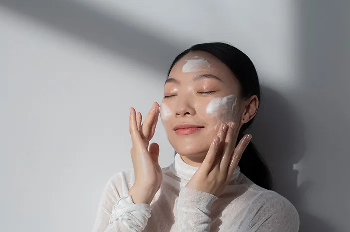 Physical vs Chemical Sunscreen: Apa Perbedaannya?