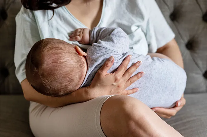 Berbeda-beda, Ini 4 Gaya Menyusui Ibu&nbsp;