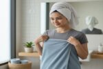 Handuk Baju: Praktis, Ringan, & Cepat Kering! Solusi praktis setelah mandi.