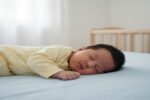 Pernapasan Bayi Normal: Panduan Lengkap & Mudah visualisasikan pola napas bayi yang sehat dan tenang.