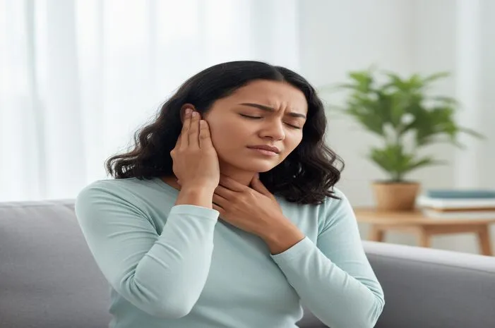 Sakit Tenggorokan Sampai Telinga? Ini Penyebab dan Cara Atasinya