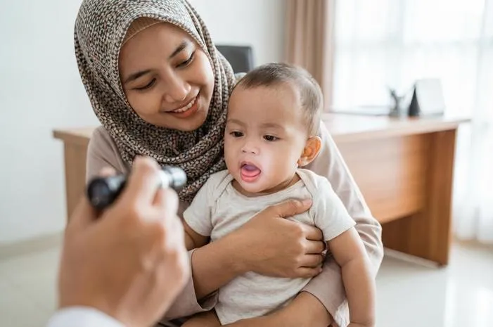 Lidah Bayi Normal: Ciri, Warna & Cara Merawatnya!