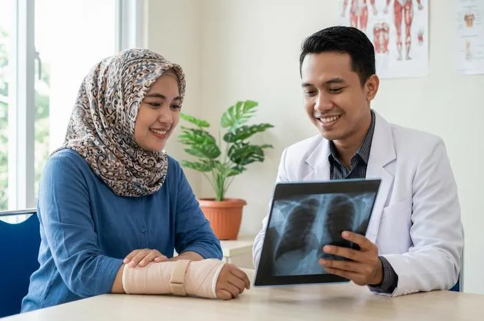 Colles Fracture: Gejala, Penyebab, & Cara Mengobati