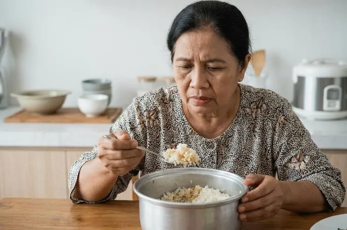 Nasi Basi: Ciri, Bahaya, Cara Mencegah & Mengatasi