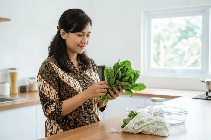 Sayur Bayam Bertahan Berapa Lama? Cek Batas Aman Konsumsinya
