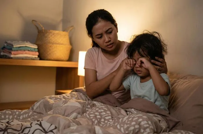 Anak Susah Tidur Malam? Ini Penyebab & Cara Mengatasinya