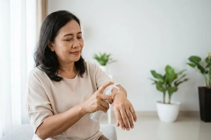 Oestrogel: Manfaat, Cara Pakai, & Efek Sampingnya